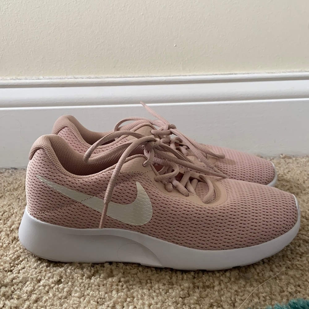 Nike Womens Tanjun Blush Pink Sneakers